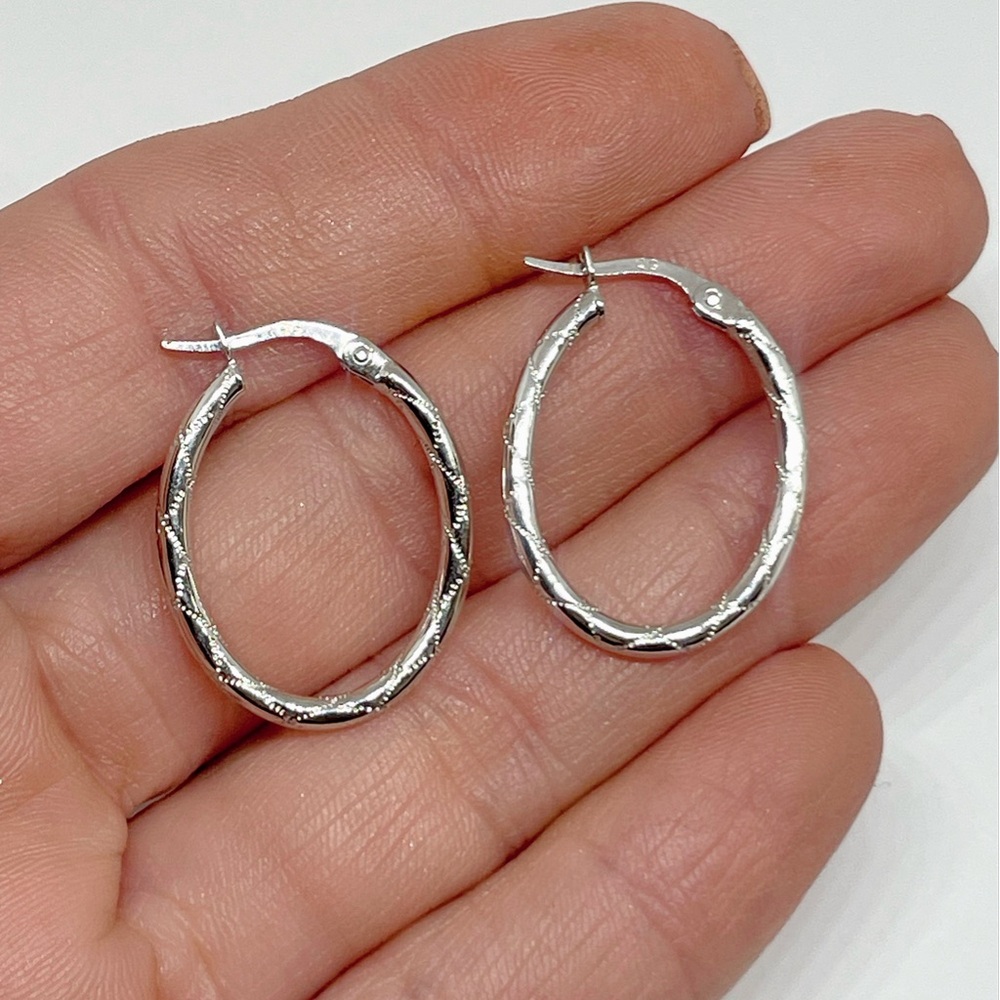 14K White Gold Hoop Earrings, Oval 22.80 mm X 1.89 mm
